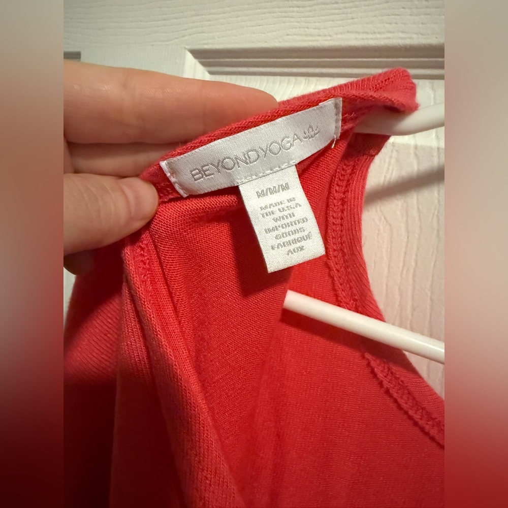 Beyond Yoga Coral Knotted Front Women's Top Size Medium - Picture 3 of 6